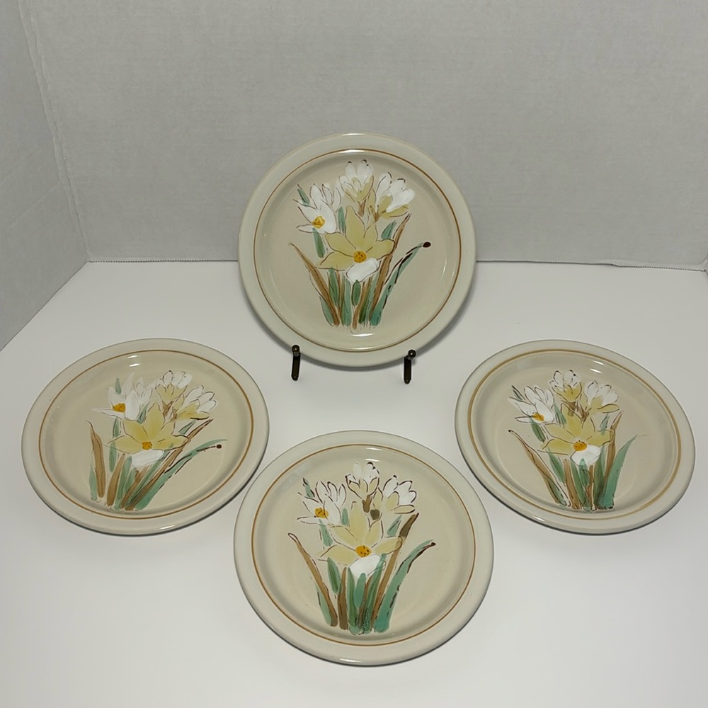 Stoneware Casual Classic Daffodils Lunch Dessert Plates Hand Painted Korea SO 4